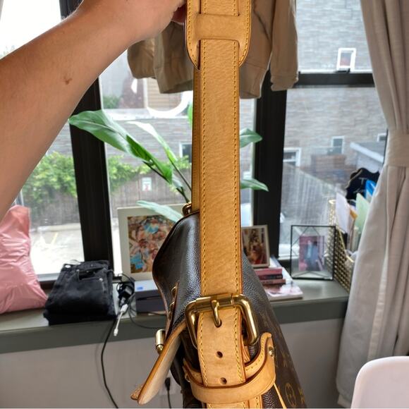 Louis Vuitton Monogram Hudson PM Vintage Shoulder Bag - Picture 4 of 16